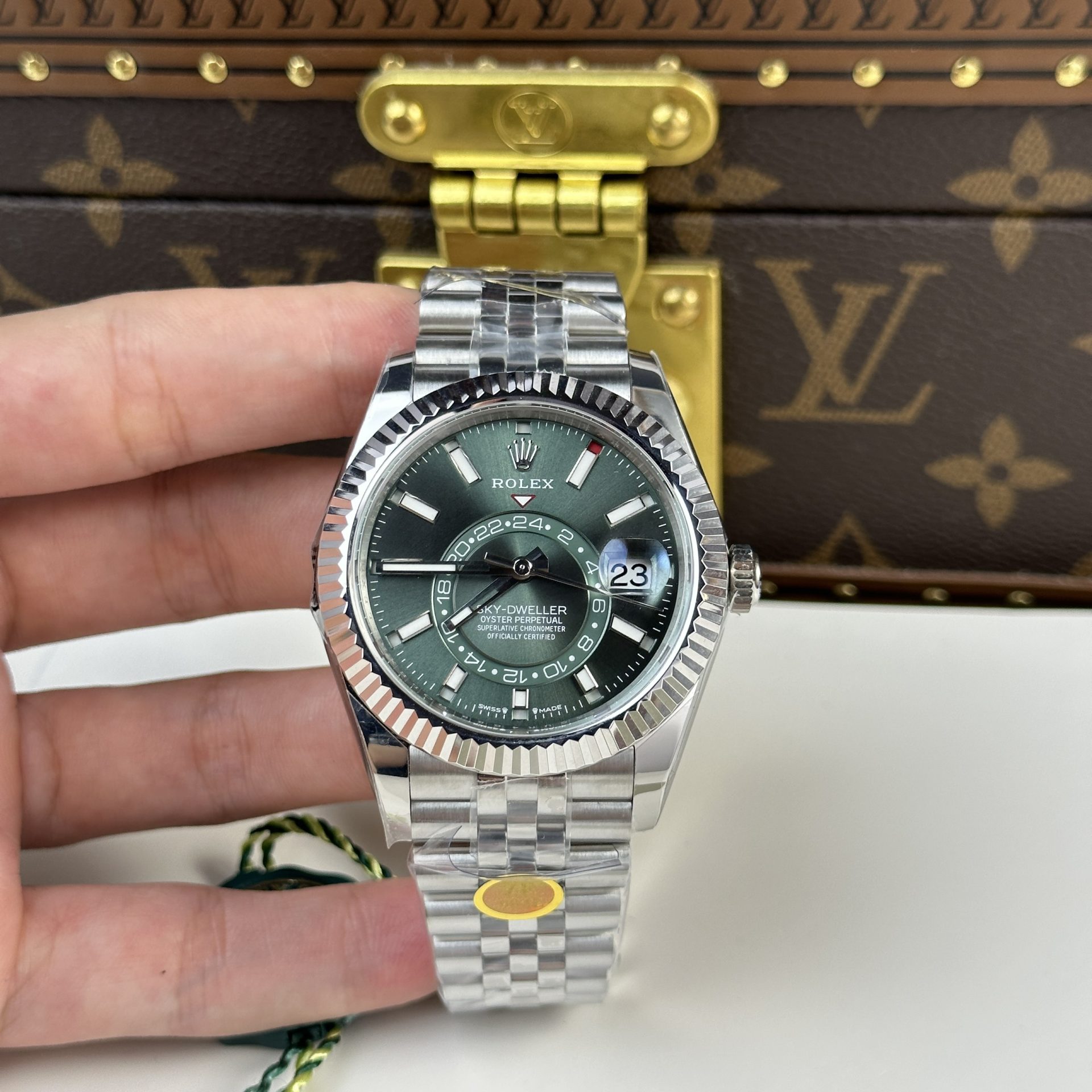 Dong Ho Rolex Rep 11 Sky Dweller 336934 Mat Xanh La Day Jubilee 42mm 2.jpg