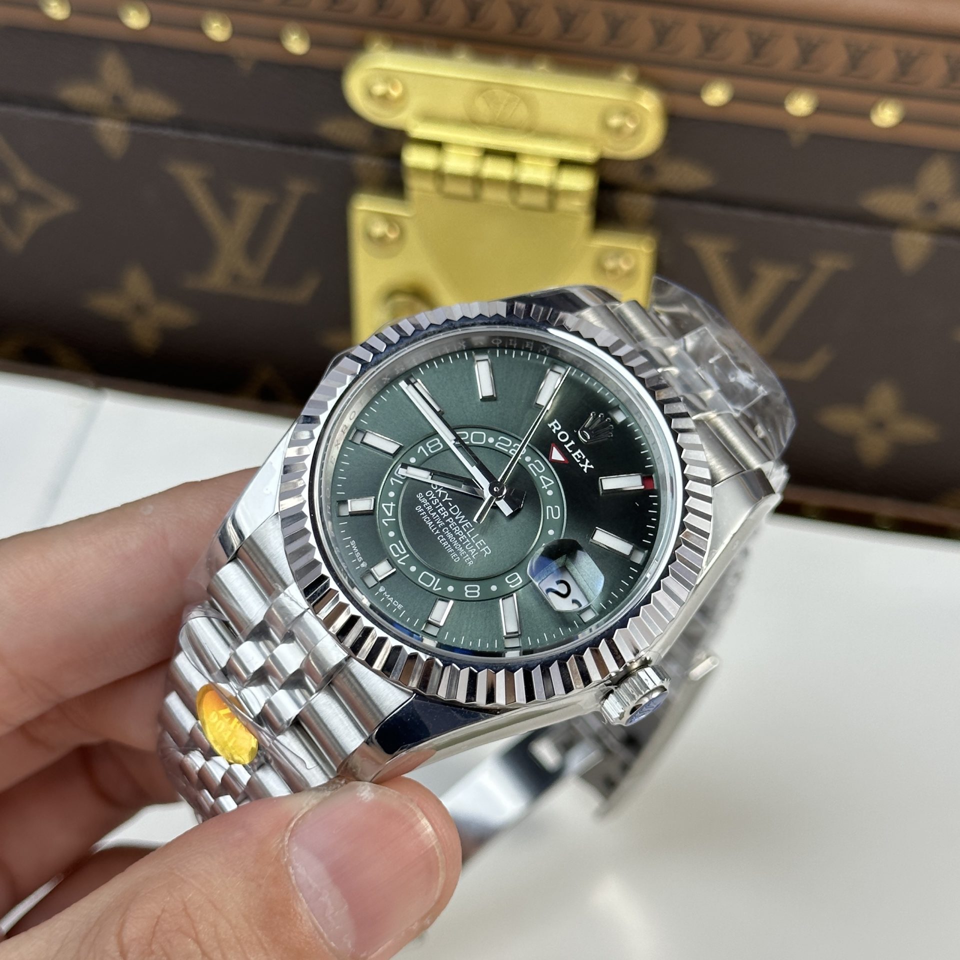 Dong Ho Rolex Rep 11 Sky Dweller 336934 Mat Xanh La Day Jubilee 42mm 3.jpg