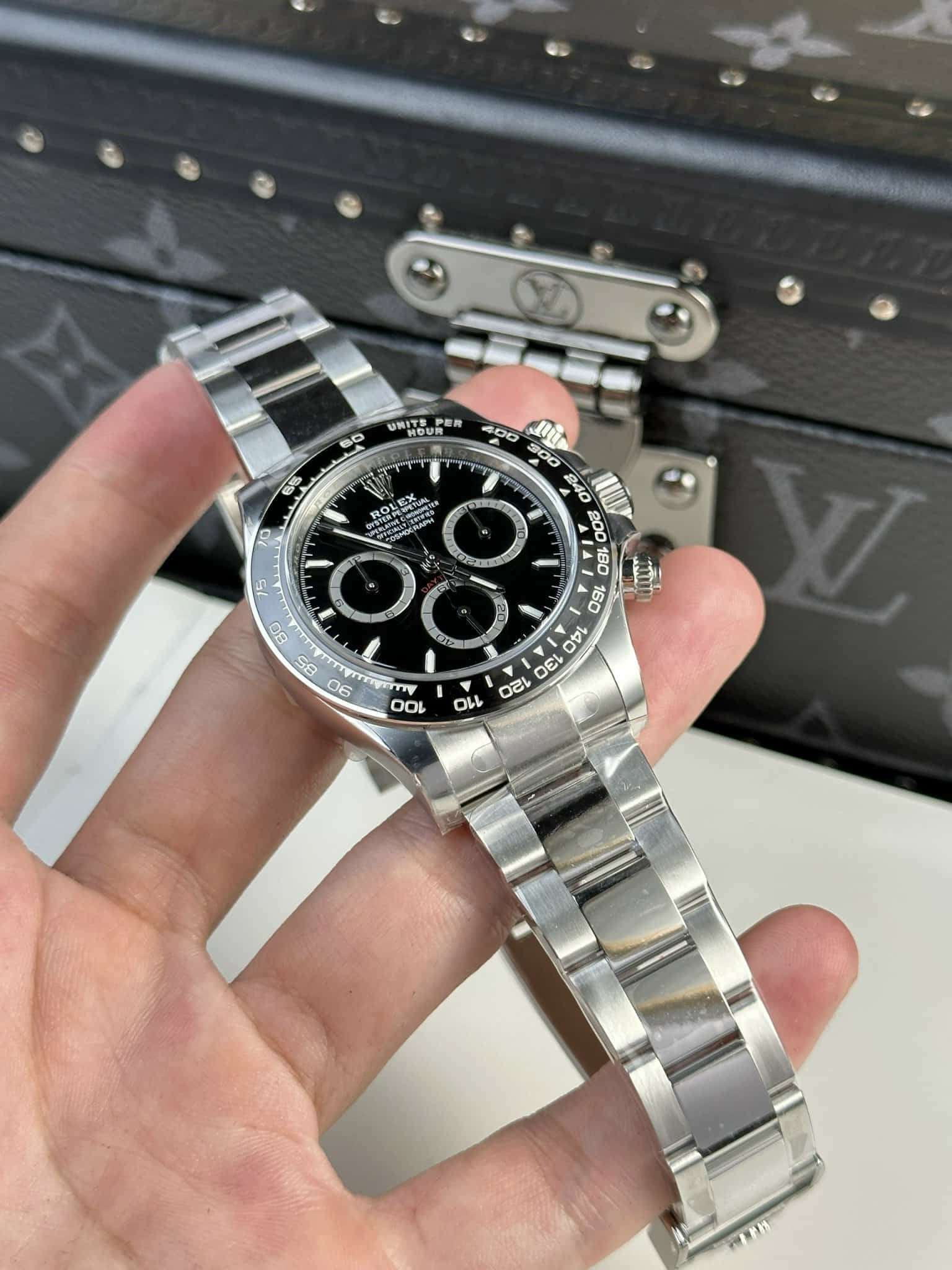 Rolex Daytona 126500LN 0002 Godzilla 2.jpg