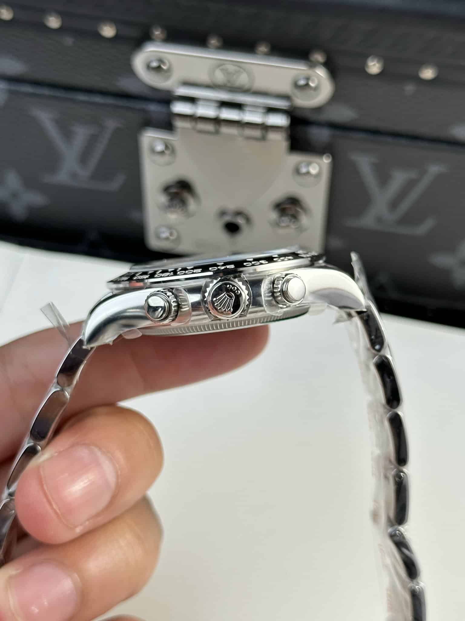 Rolex Daytona 126500LN 0002 Godzilla 6.jpg