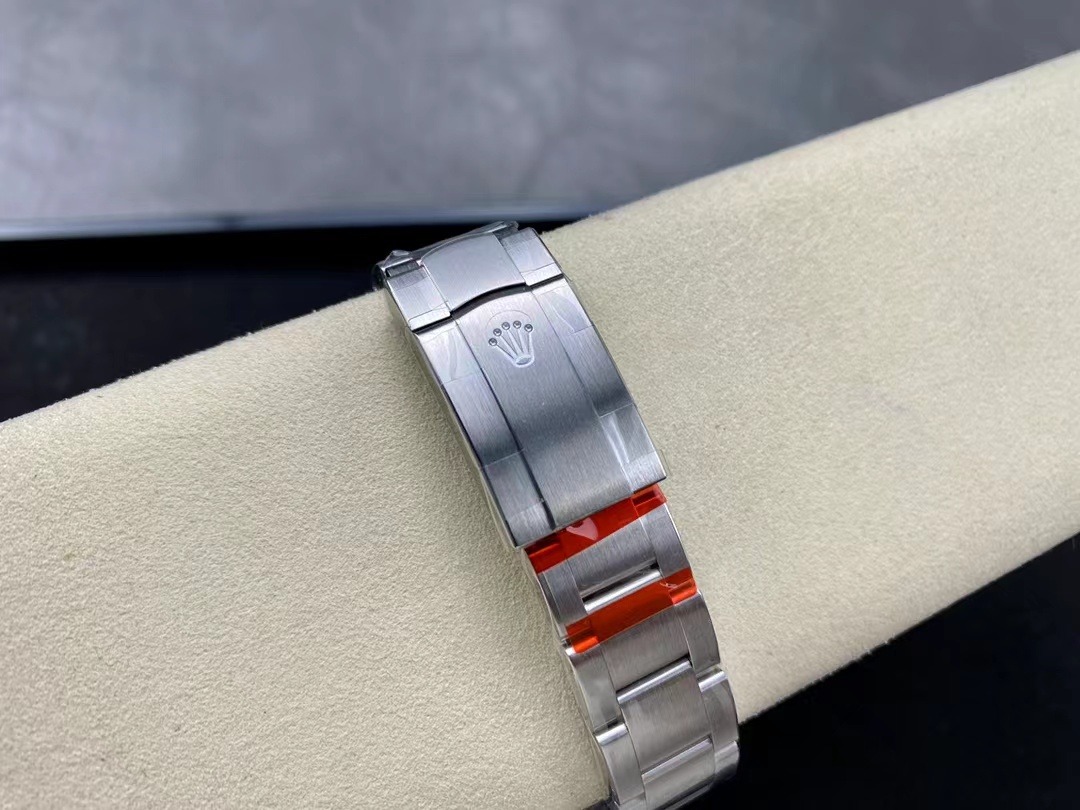 Rolex replica oyster perpetual 124300 celebration dial 41mm8.jpg